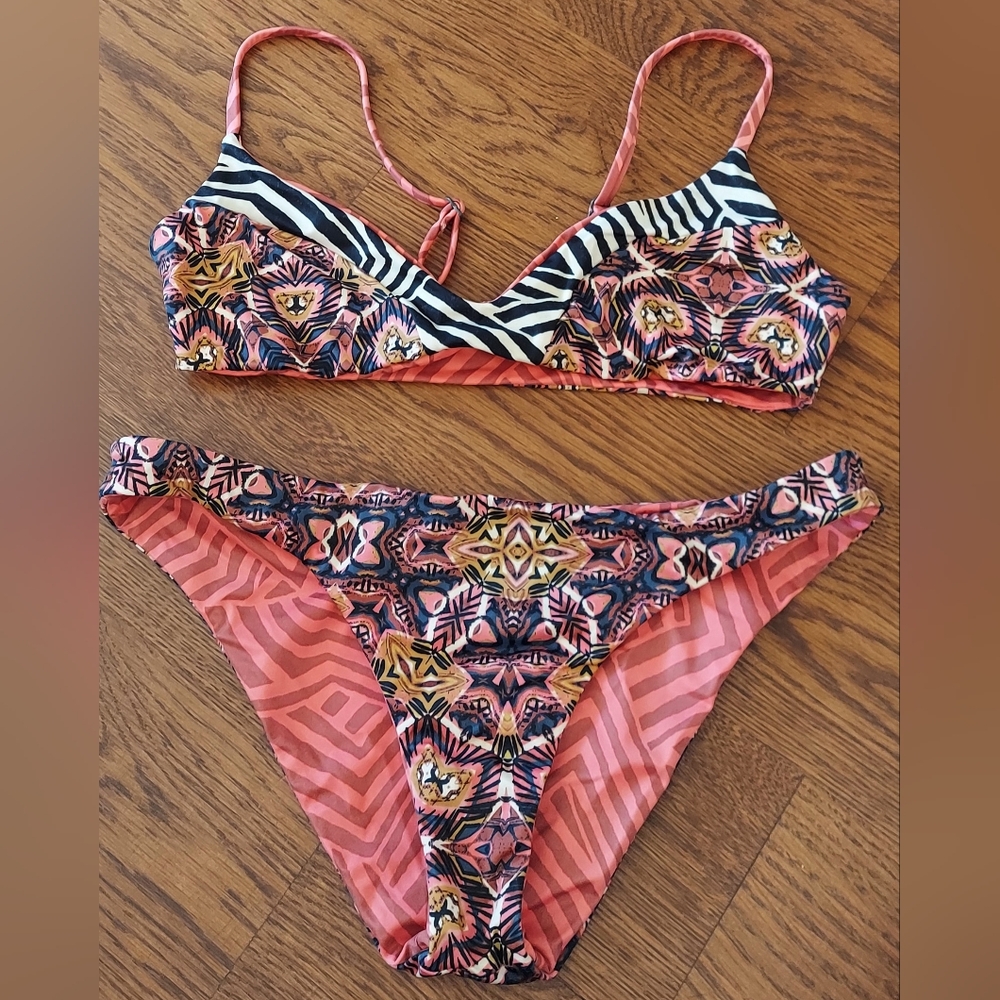 Billabong colorful reversible bikini set